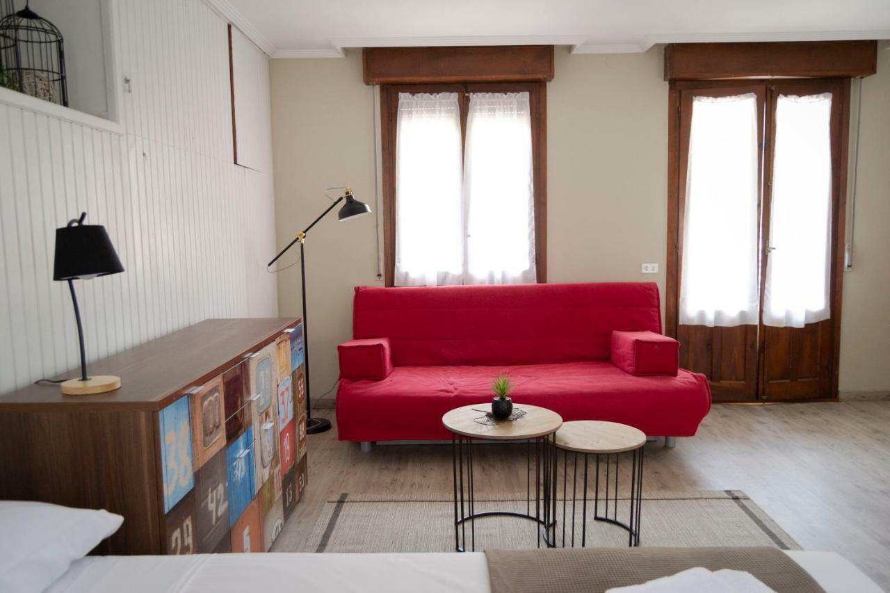 Tres Puentes Anguiano Apartamentos Y Hostal Esterno foto