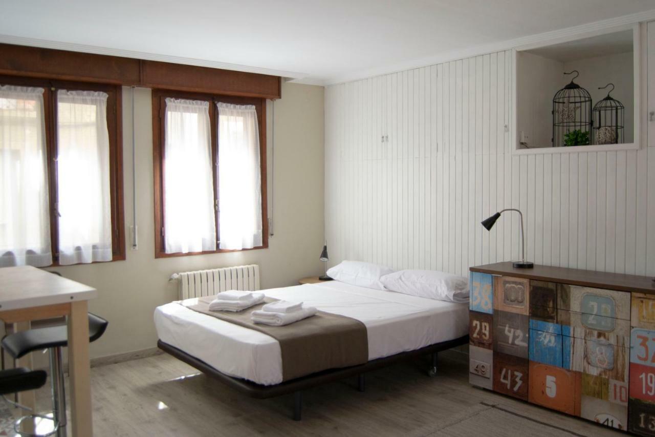 Tres Puentes Anguiano Apartamentos Y Hostal Esterno foto