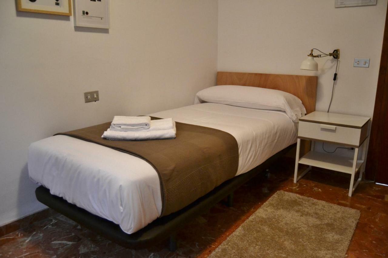 Tres Puentes Anguiano Apartamentos Y Hostal Esterno foto