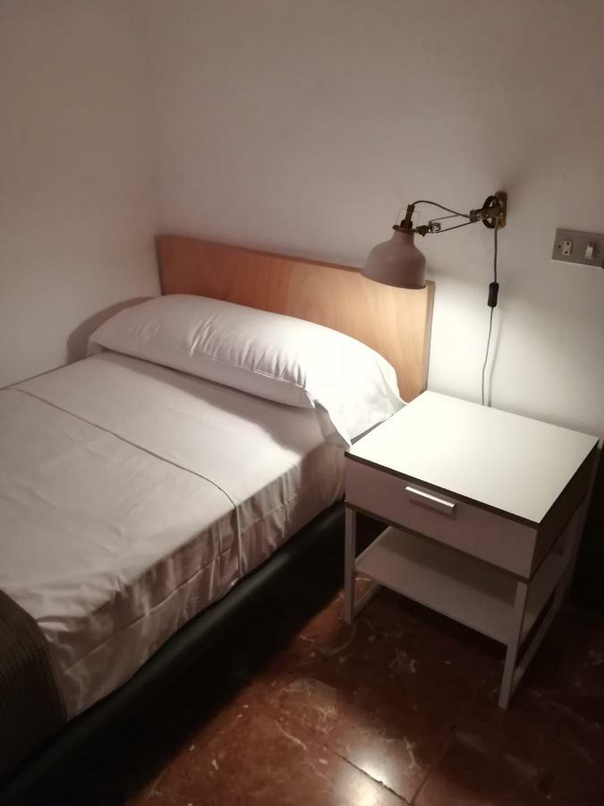 Tres Puentes Anguiano Apartamentos Y Hostal Esterno foto
