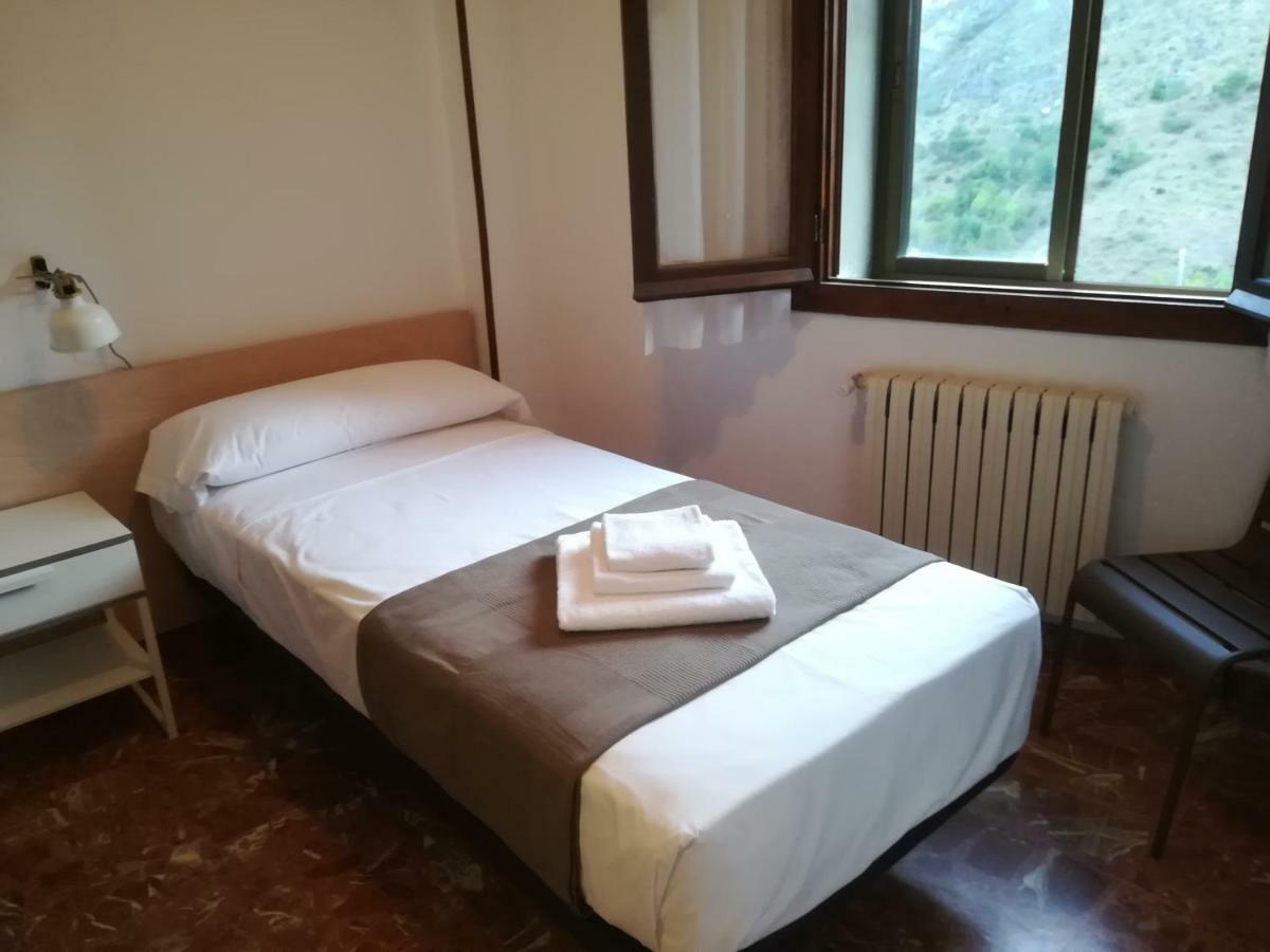 Tres Puentes Anguiano Apartamentos Y Hostal Esterno foto