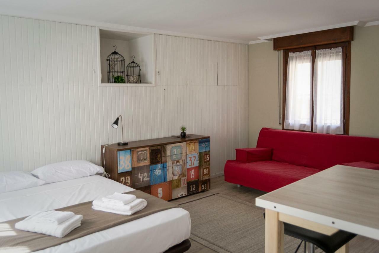 Tres Puentes Anguiano Apartamentos Y Hostal Esterno foto