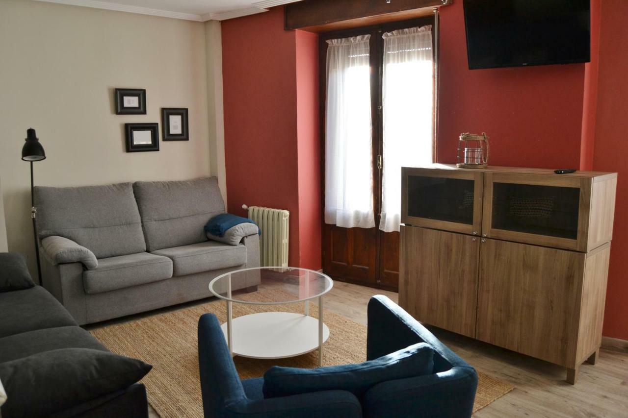 Tres Puentes Anguiano Apartamentos Y Hostal Esterno foto