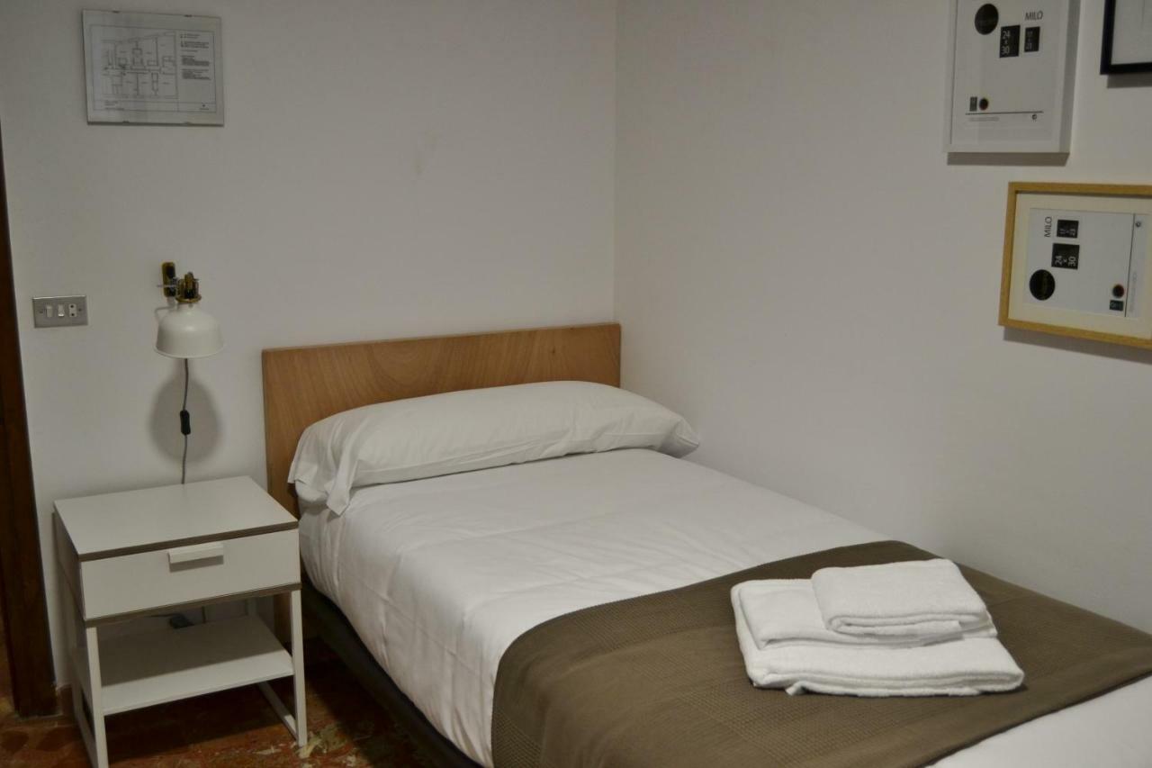 Tres Puentes Anguiano Apartamentos Y Hostal Esterno foto