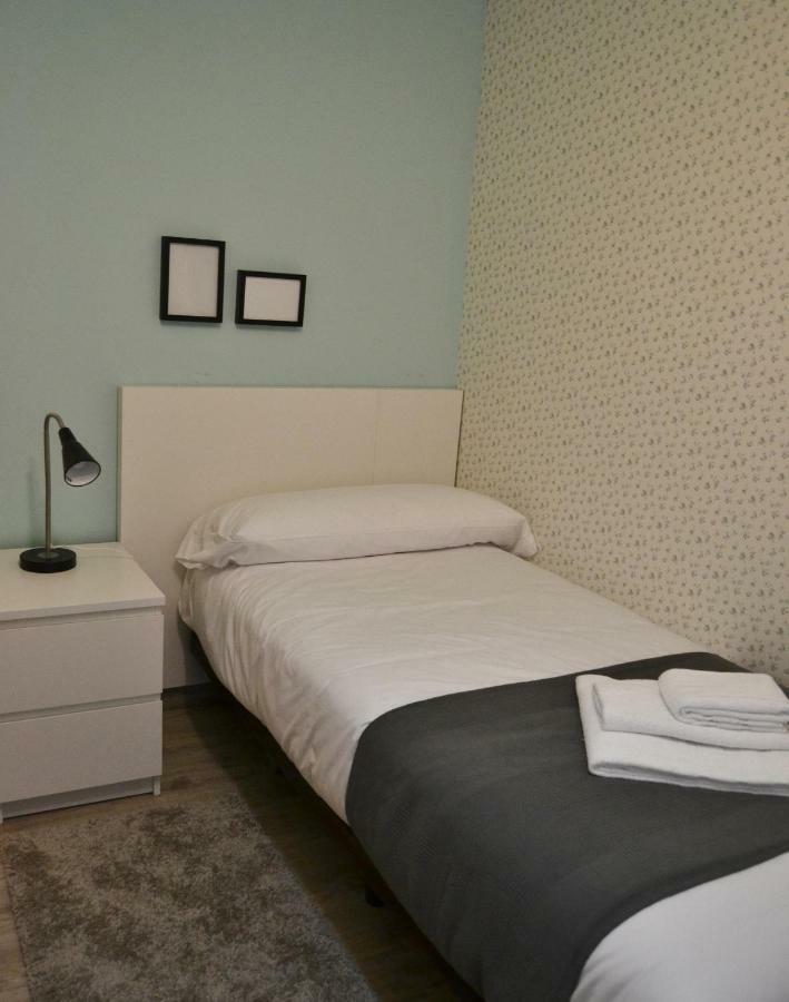 Tres Puentes Anguiano Apartamentos Y Hostal Esterno foto