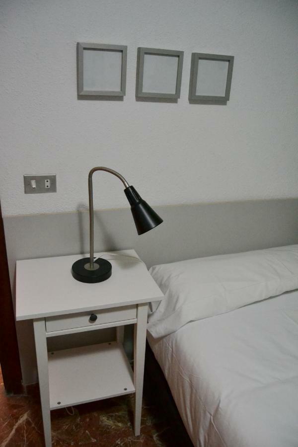 Tres Puentes Anguiano Apartamentos Y Hostal Esterno foto