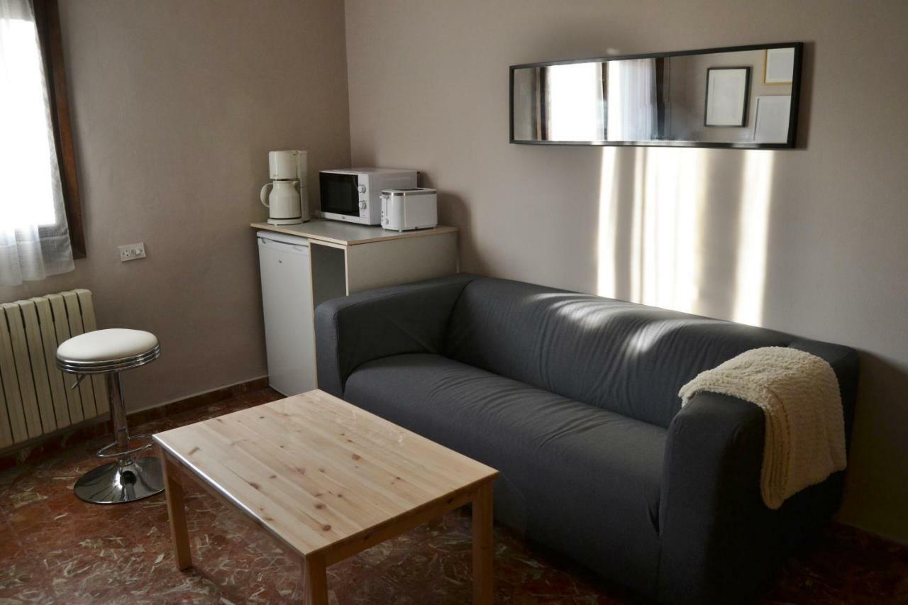 Tres Puentes Anguiano Apartamentos Y Hostal Esterno foto