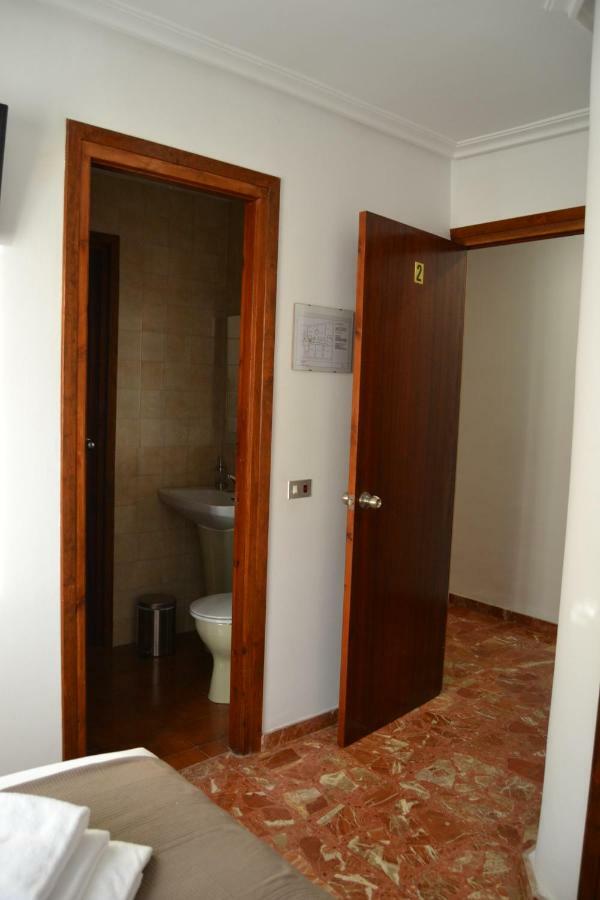 Tres Puentes Anguiano Apartamentos Y Hostal Esterno foto
