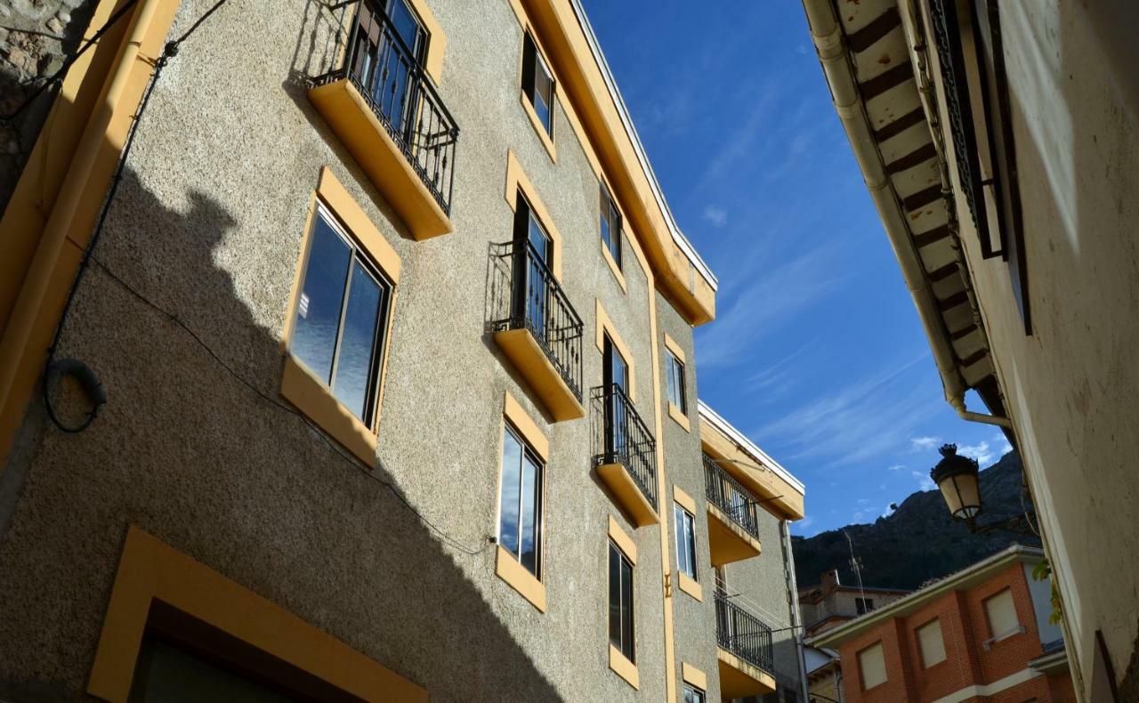 Tres Puentes Anguiano Apartamentos Y Hostal Esterno foto