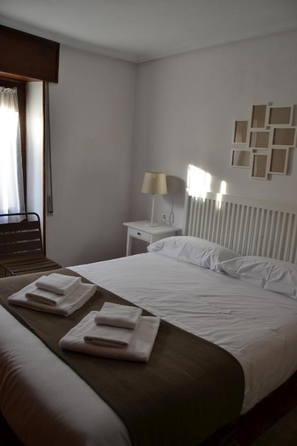 Tres Puentes Anguiano Apartamentos Y Hostal Esterno foto